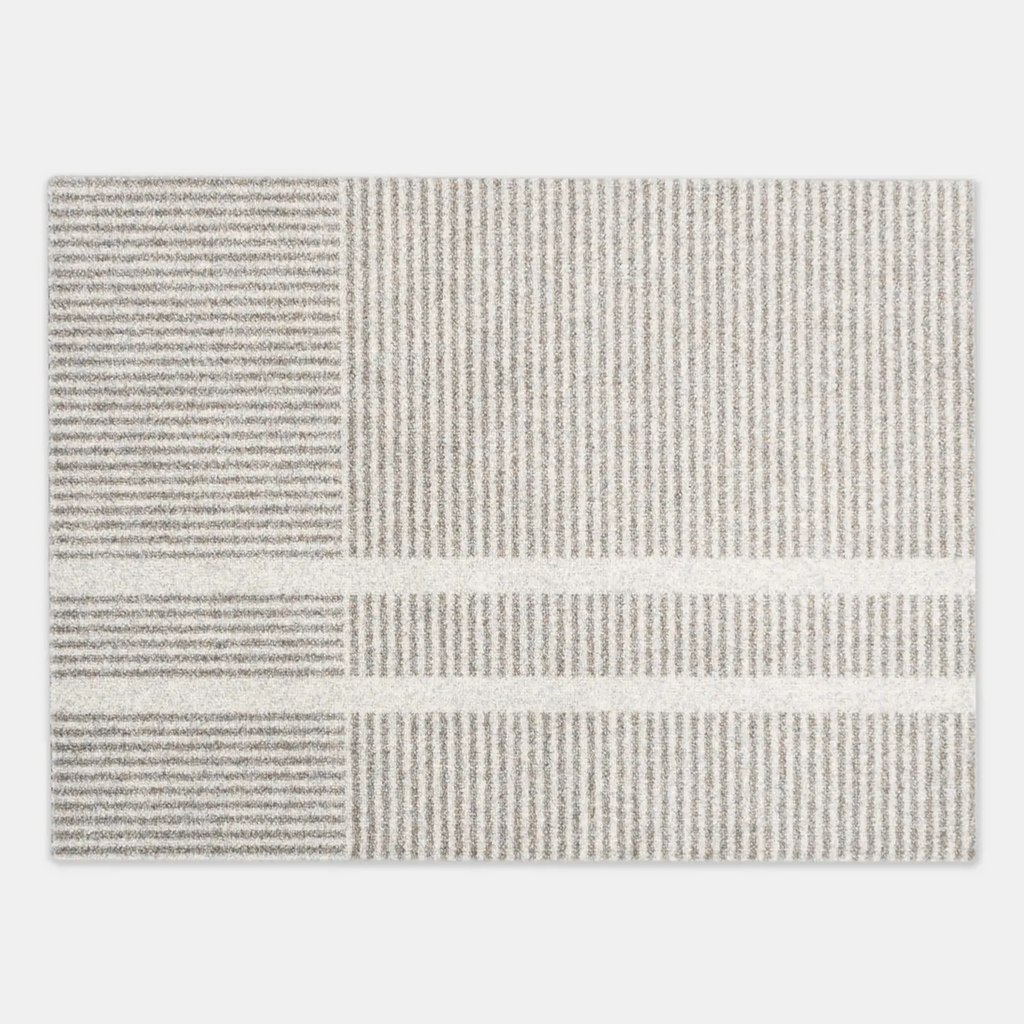 Heymat Løype Cloudy Grey mat, washable and slip-resistant, modern entryway rug.