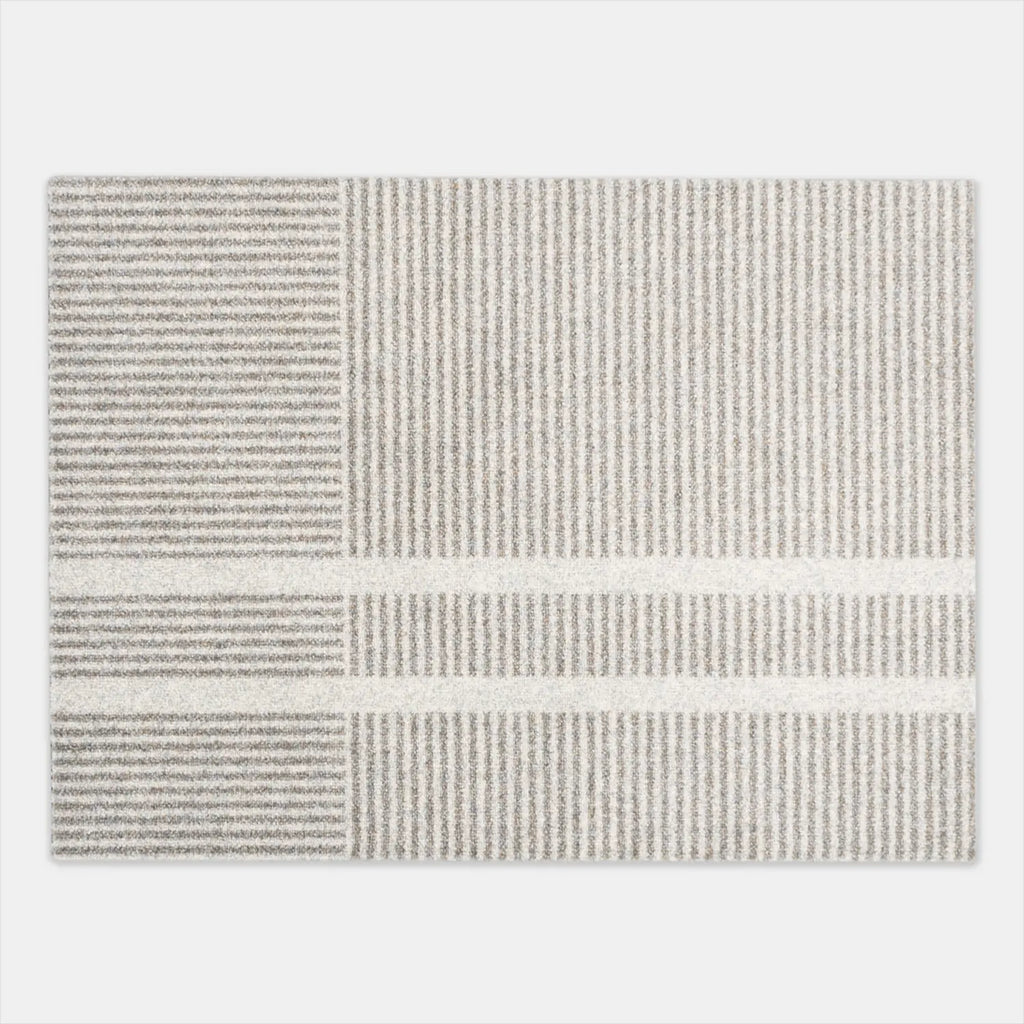 Heymat Løype Cloudy Grey mat, washable and slip-resistant, modern entryway rug.