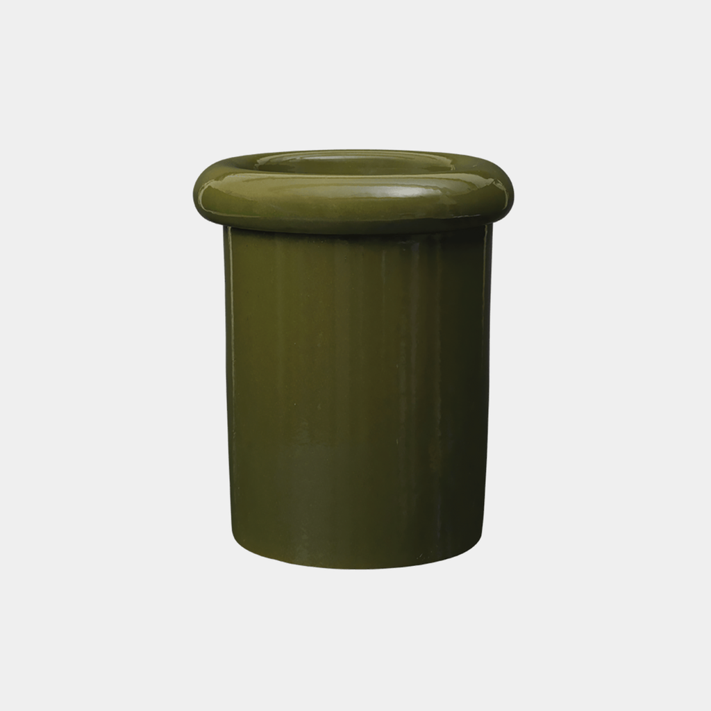 Rollo pot in moss green with tall saucer on a neutral background, showing cylindrical form and pronounced rim detail