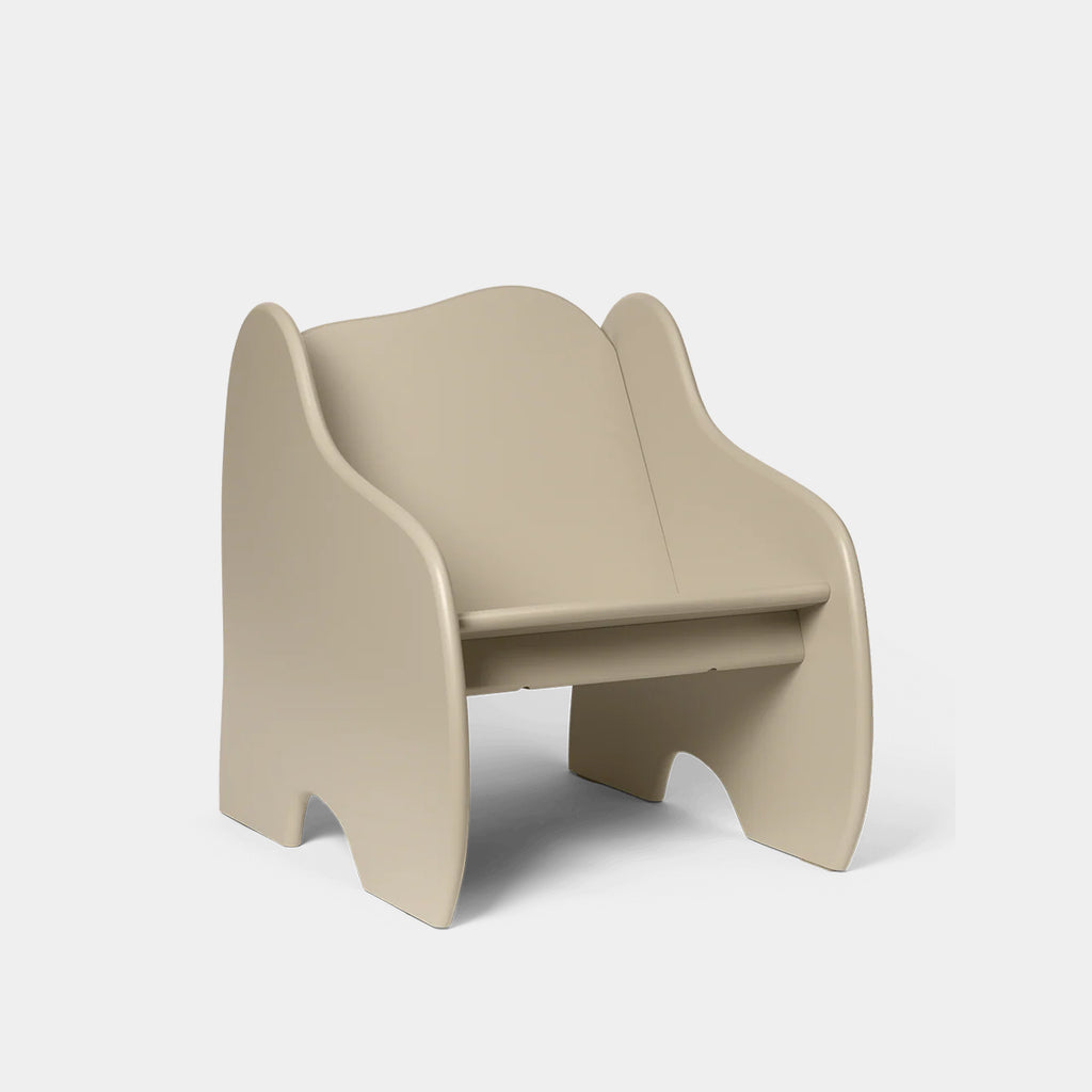 Ferm Living Slope Lounge Chair in Cashmere with wave-shaped design on neutral background