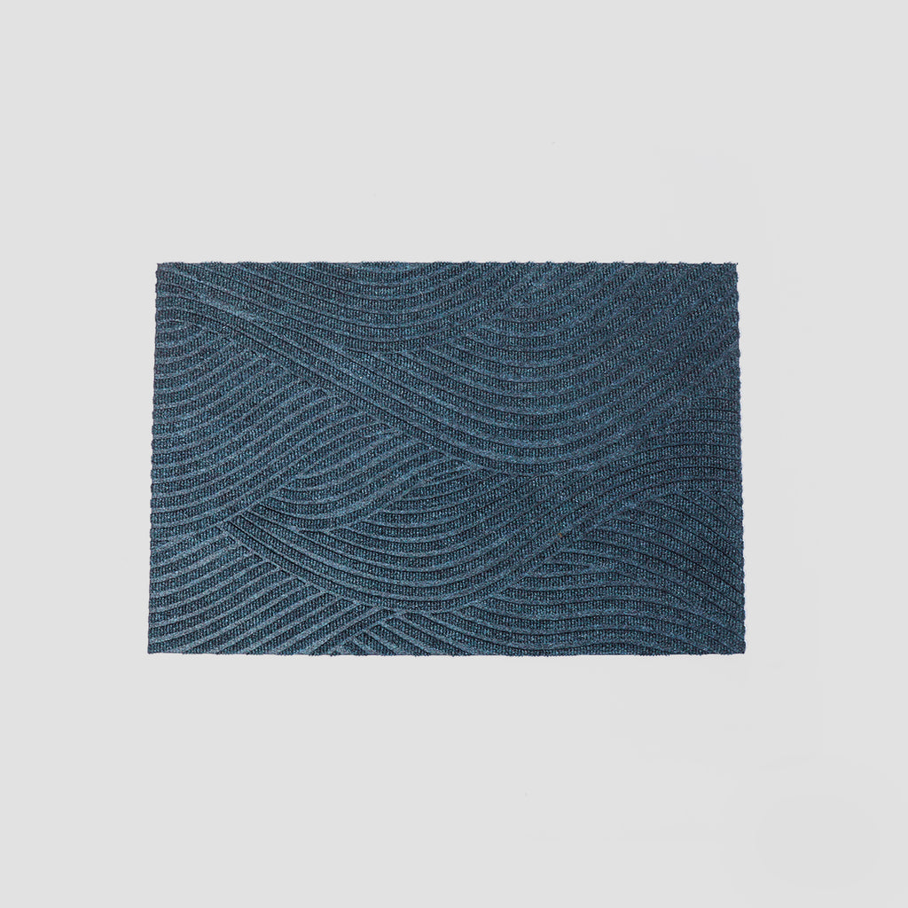 Heymat Sjo outdoor doormat with sea-inspired wave pattern, recycled PET surface, non-slip rubber backing.