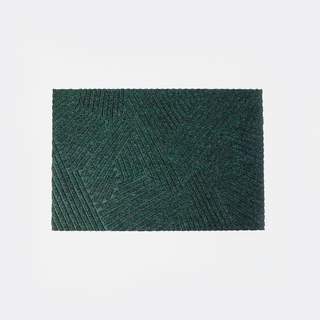 Heymat Stra outdoor doormat with minimalist stripe pattern, recycled PET surface, non-slip rubber backing.